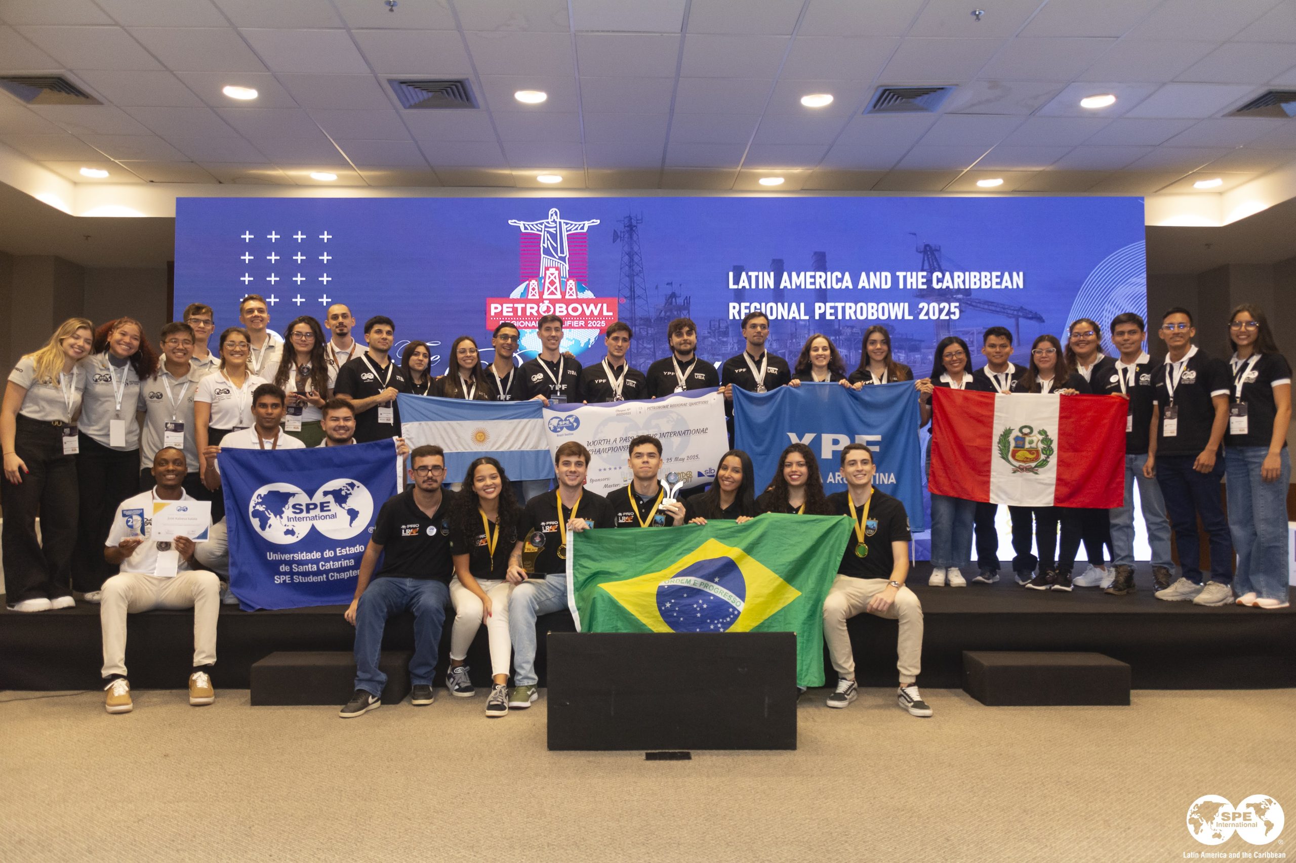 Universitarios de Loreto clasifican a etapa mundial de concurso de conocimientos en petróleo y gas natural