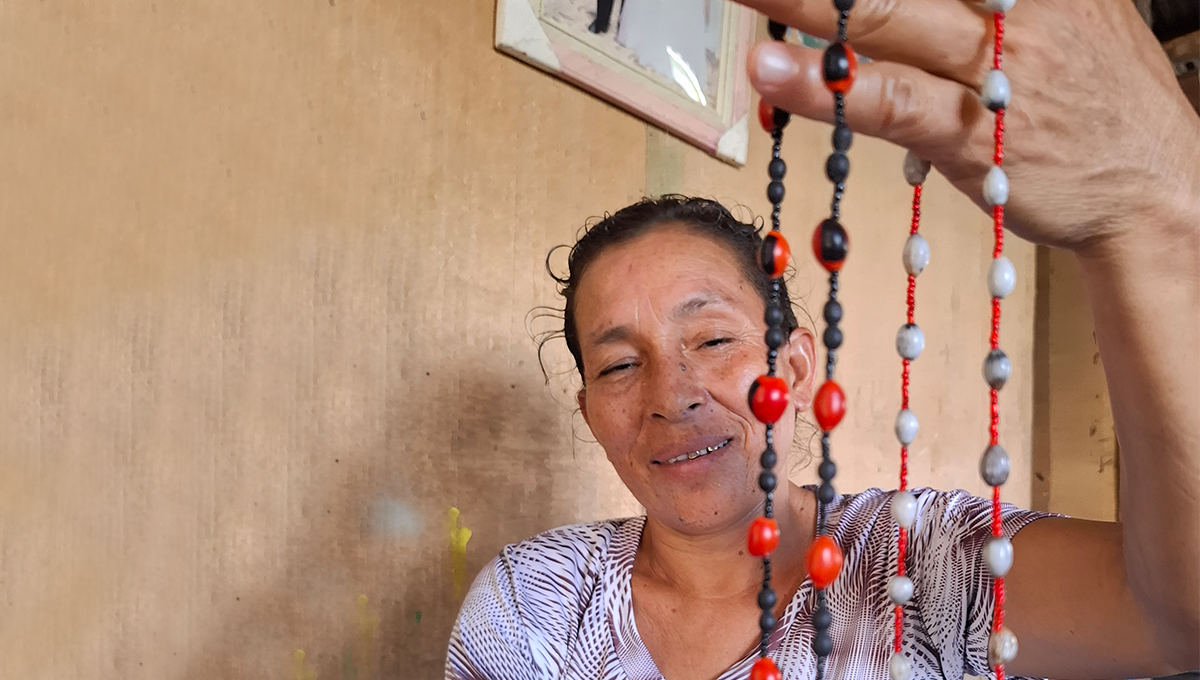 Una artesana de Puinahua con espíritu emprendedor
